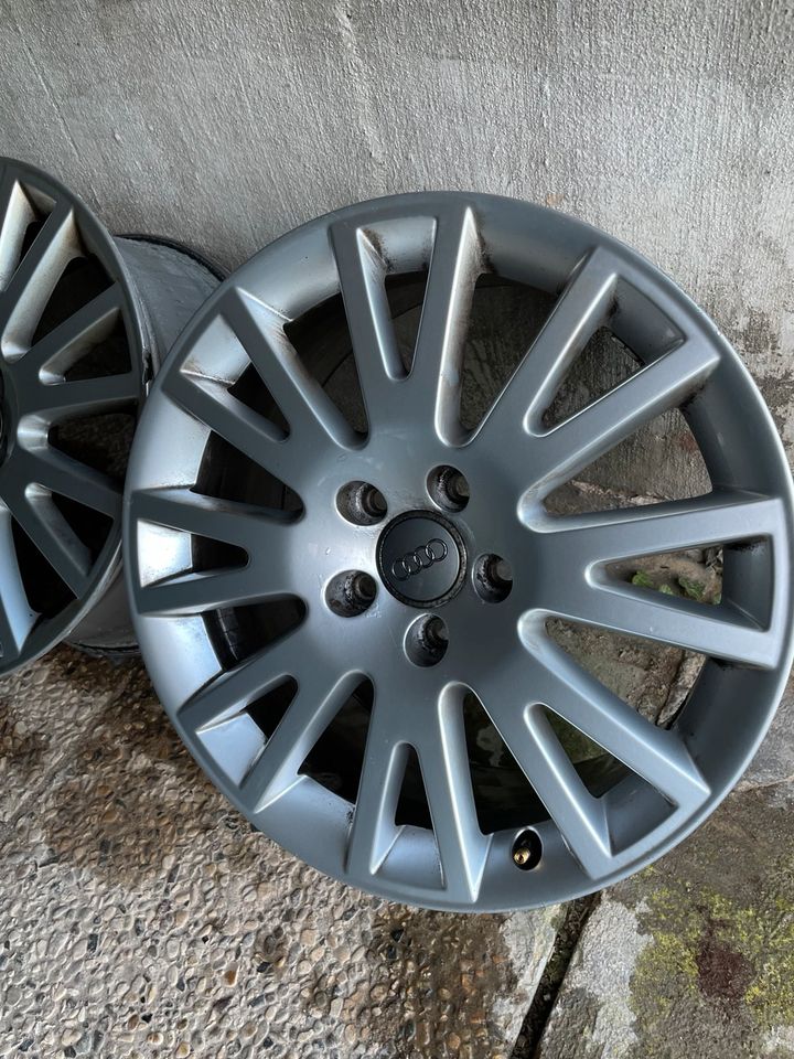 Original Audi 17 Zoll Alufelgen - 7J x 17“ - 4F in Emmerthal