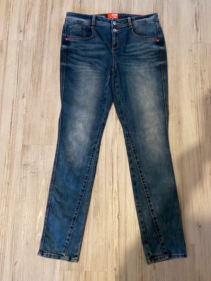 Damenjeans Street One, Gr. 30/32, Style Jane in Melle