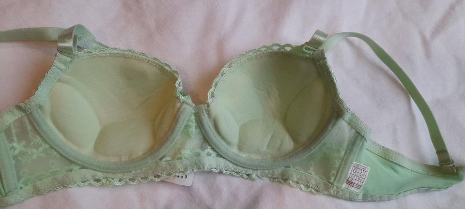 Grünes Bügel BH Set Spitze Tanga String Dessous Gr.42 / 95B -NEU- in Dormagen