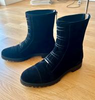 JIMMY CHOO Haze Flat Suede Boots Kr. München - Hohenschäftlarn Vorschau