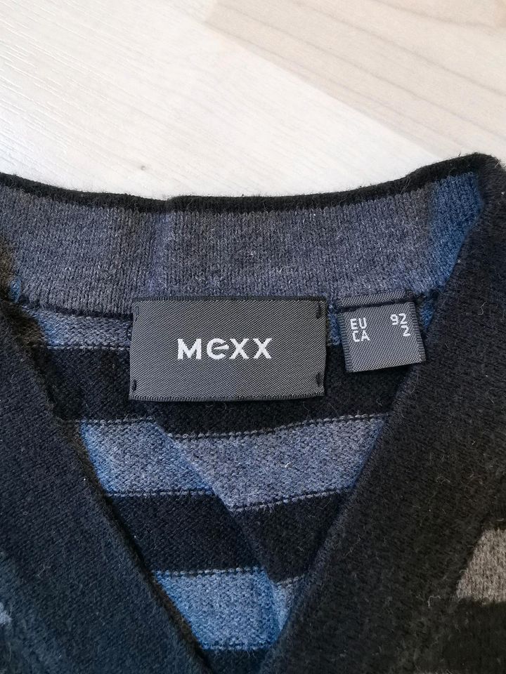 MEXX Strickjacke Gr. 92 in Fargau-Pratjau