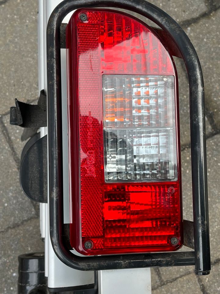 Original BMW Fahrradhalter auf der Anhängerkupplung mit Schienen in Eckernförde