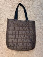 Olivgrüne Stepptasche, Uniqlo, neuwertig Niedersachsen - Bissendorf Vorschau