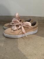 Puma Sneaker Turnschuhe Suede mit Schleifen rosa / beige Gr. 39 Kr. Dachau - Dachau Vorschau