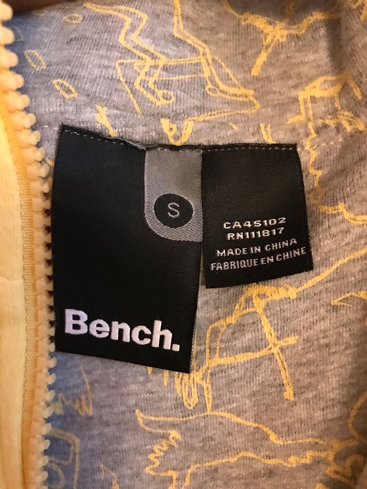 BENCH kurzärmlige Sweatjacke S cooles Innenfutter wendbar ? in Neuss