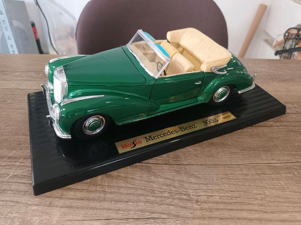 Maisto Mercedes-Benz 300S Cabriolet (1955), Maßstab 1:18 grün in Lübbecke 