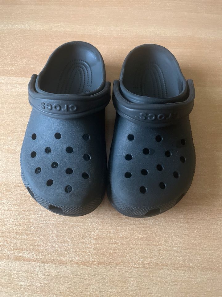 Kinder Crocs sehr gut erhalten in der Farbe Scwarz gr 36/37 in Herne