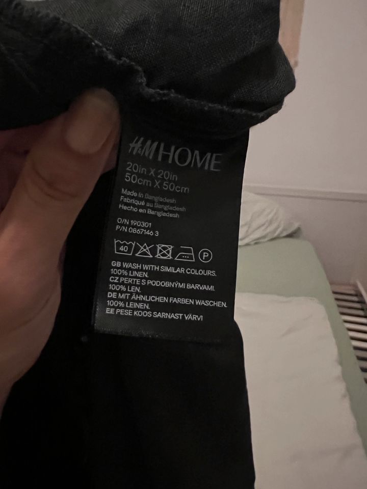 H&M Home Kissen Kissenhülle Hülle schwarz grau Leinen in Kirkel