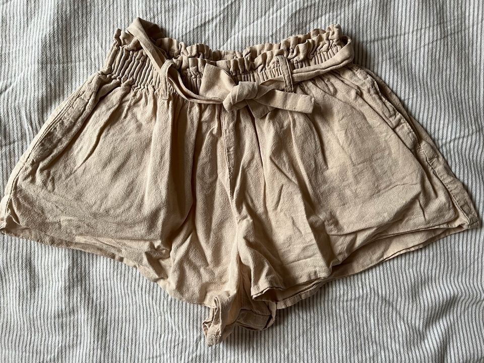 H&M Shorts , Gr. 116, 5-6 Jahre Leinen Kinder Mädchen in Hanau