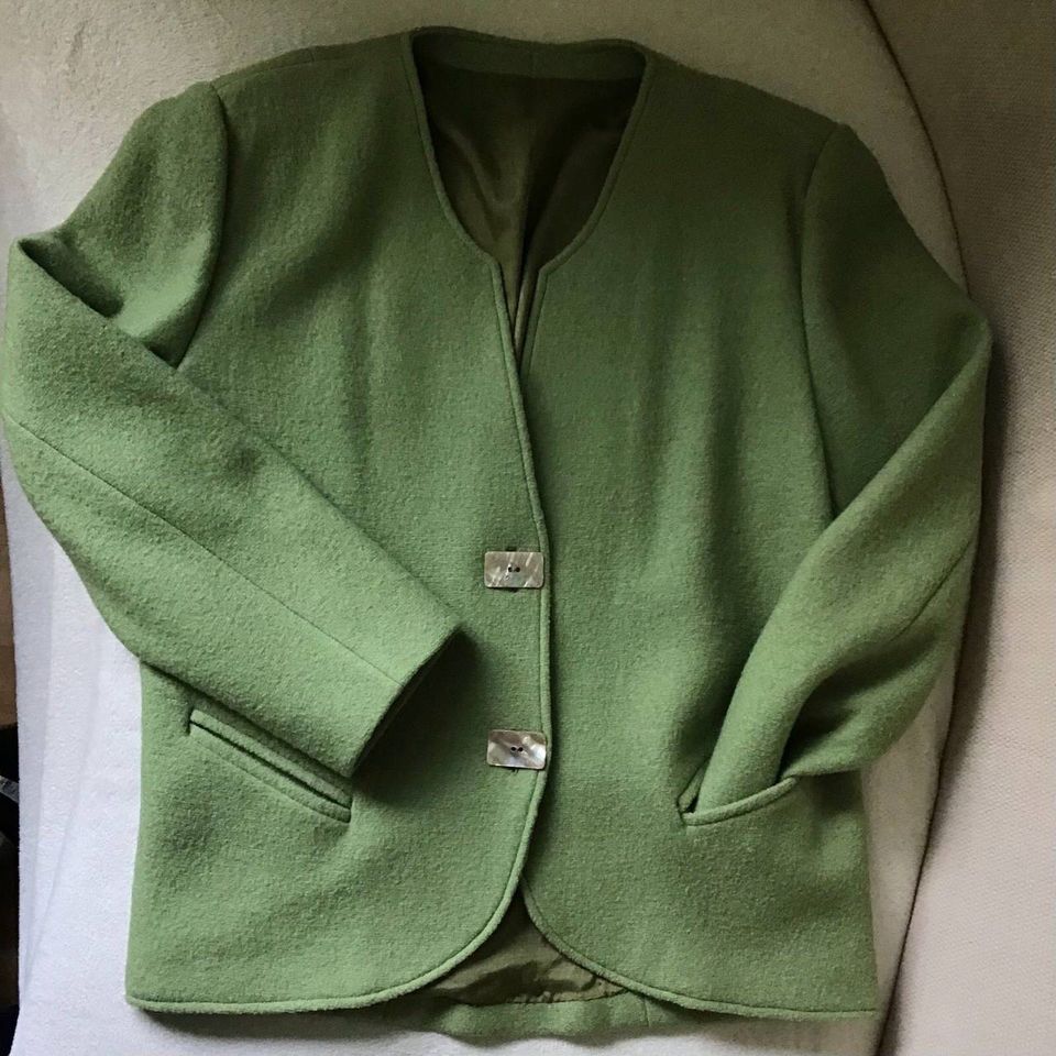 Exklusive Jacke handmade xl grünWollgemisch Unikat Perlmuttknöpfe in Oldenburg