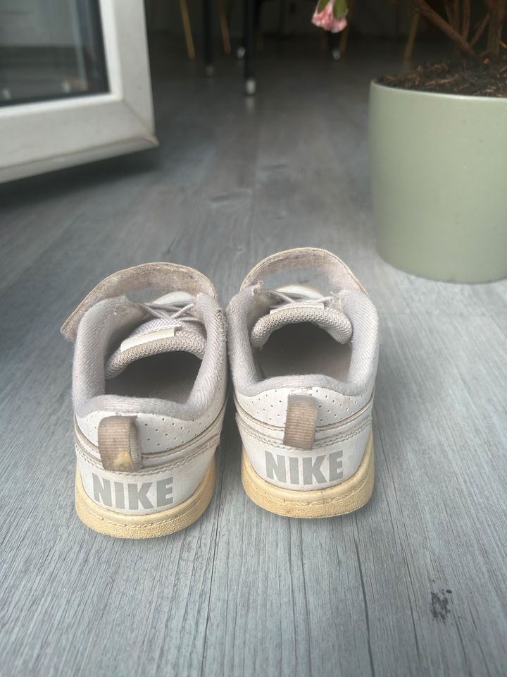 Nike Kindersneakers / Turnschuhe Gr. 26 in Bielefeld