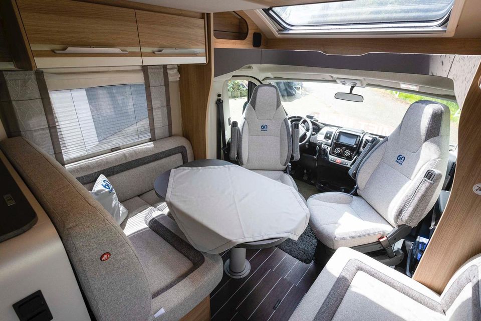 Wohnmobil mieten Knaus Sky Wave mit Hubbett für 4 Personen in Schwendi