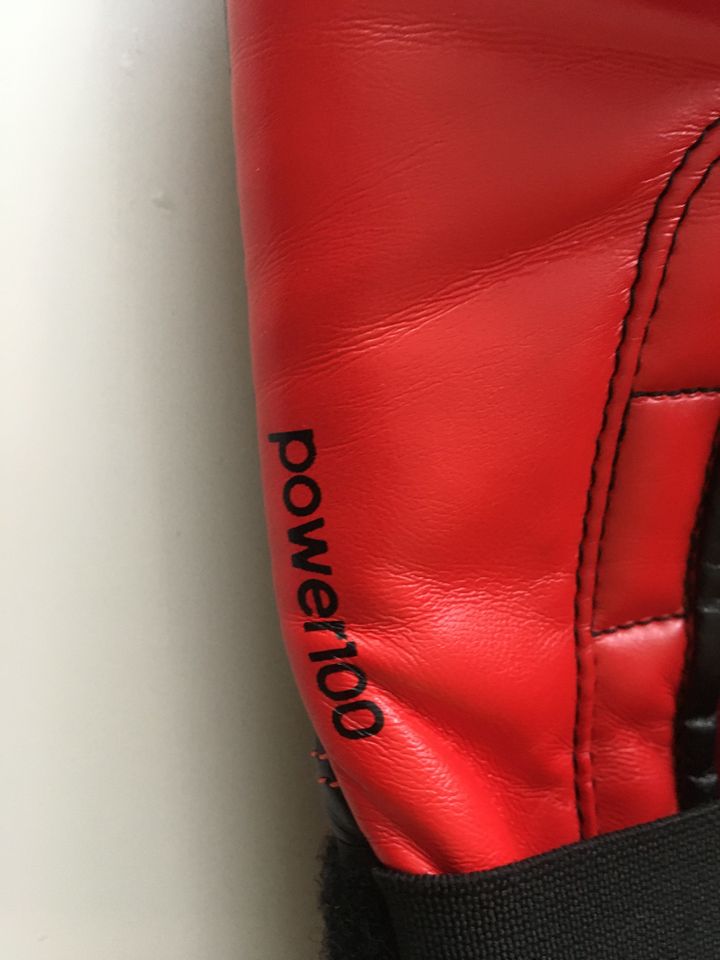 Boxhandschuhe adidas, schwarz-rot, 8 OZ, sehr gut erhalten in Stuttgart