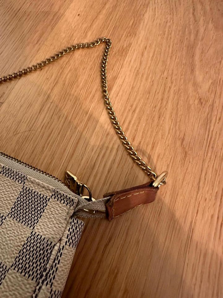 Louis Vuitton Pochette Mini Azur in München