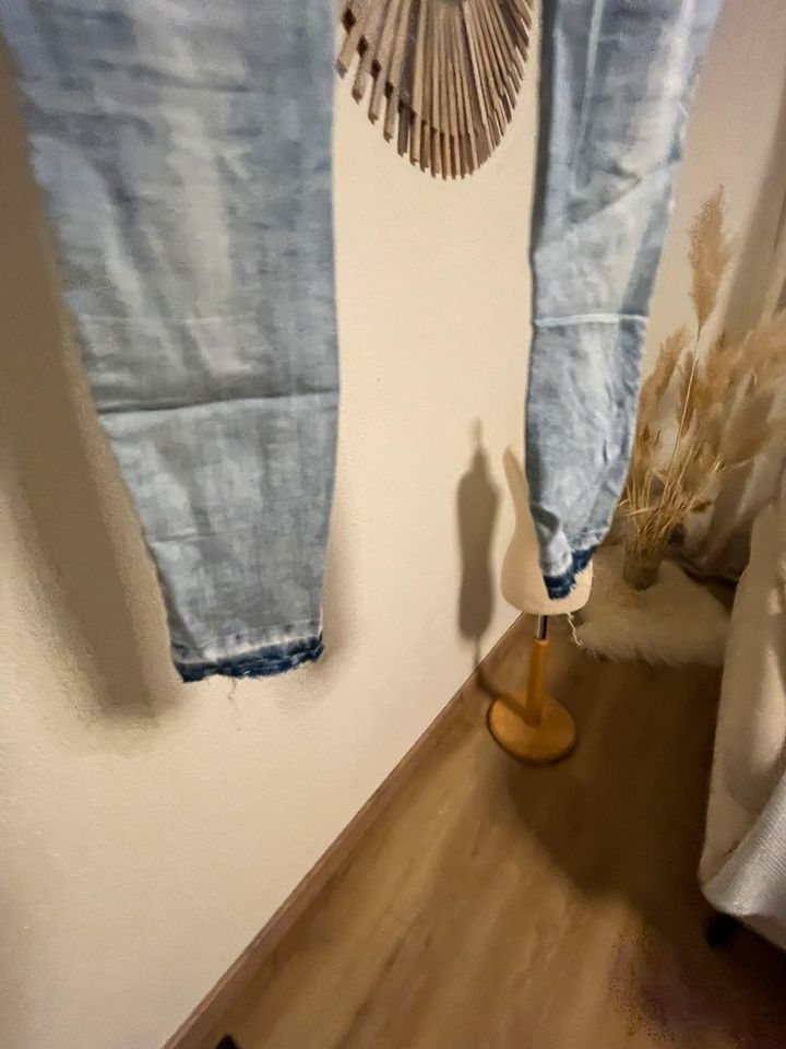 Only Jeanshose, Jeans, röhre, Röhrenjeans, Hose Gr. 27 länge 32 in Loßburg