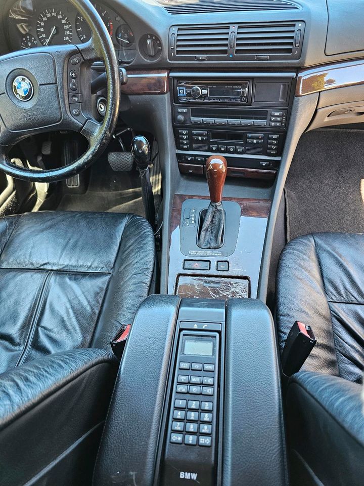 BMW e38 735i V8 behindertengerecht silber TÜV in Illertissen