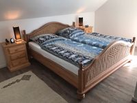 schönes Bett Massiv Holz  Pinie gekält & 2 Nachttische gebraucht Nordrhein-Westfalen - Leverkusen Vorschau
