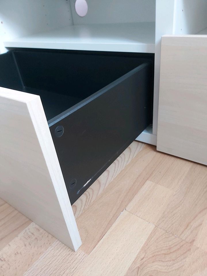 IKEA Tv Board mit Glasplatte in Springe