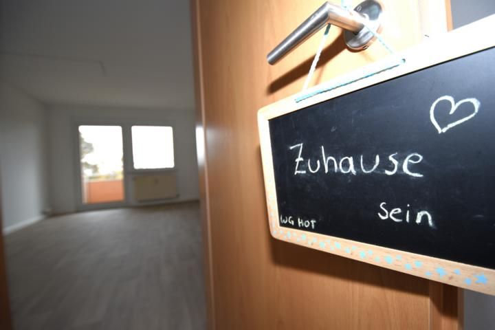 Attraktive 3-Raum-Wohnung mit Balkon! Keine Kaution! in Hohenstein-Ernstthal