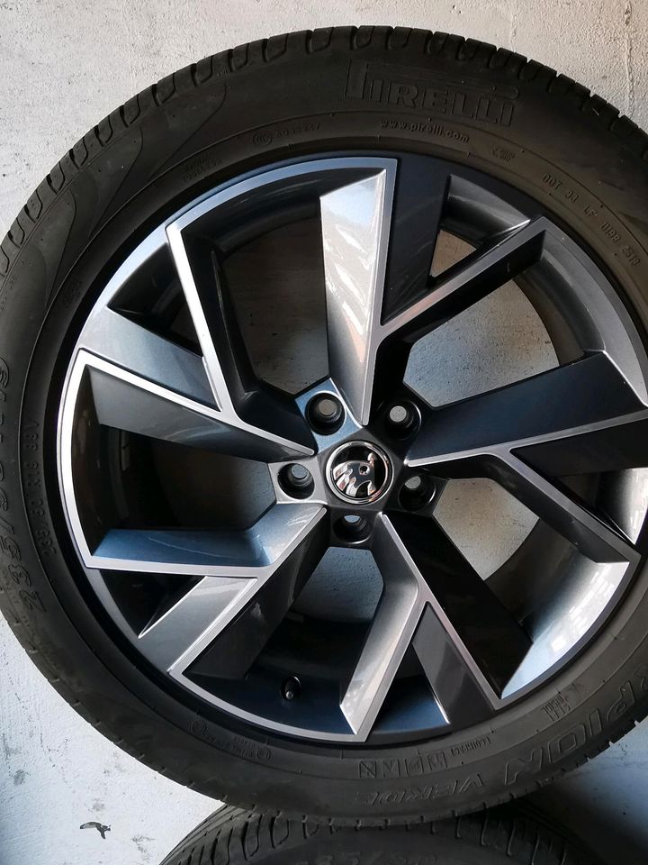 Sommereifen Pirelli Scorpion 19 zoll mit Alufelgen Skoda Kodiaq in Duisburg