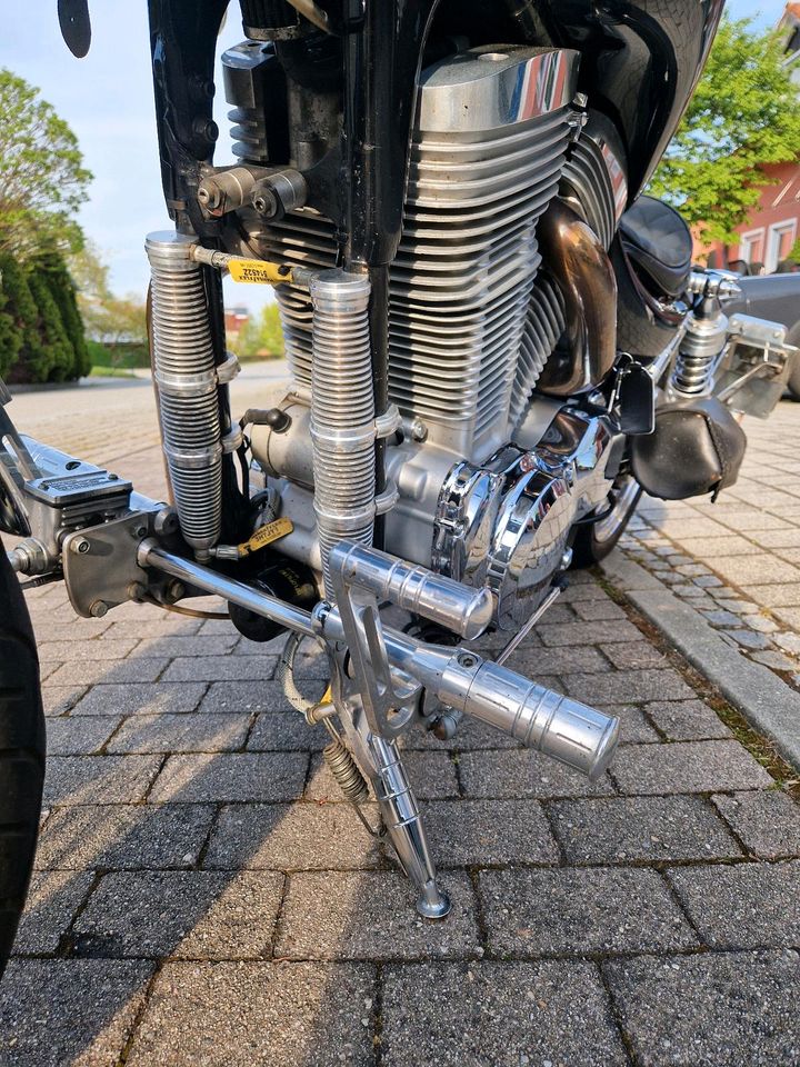 SUZUKI VS 1400 Intruder Custombike in Feldkirchen Niederbay