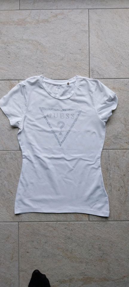 T-Shirt, Guess, weiß, Größe M in Mönchengladbach
