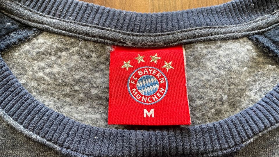 FC Bayern Herren Pullover / Sweater Blau - Gr. M in München