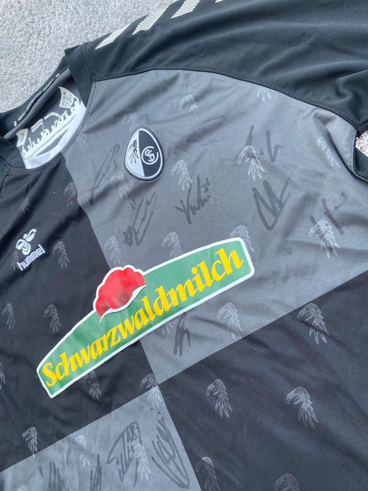 SC Freiburg Trikot 20/21 mit Autogrammen des gesamten Teams in Bocholt