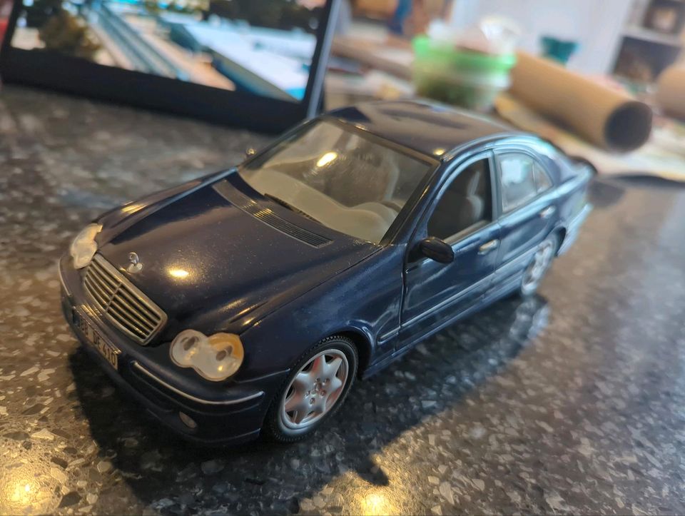 Mercedes Benz W203 C-Klasse 1:18 Modellauto Anson in Wesendorf