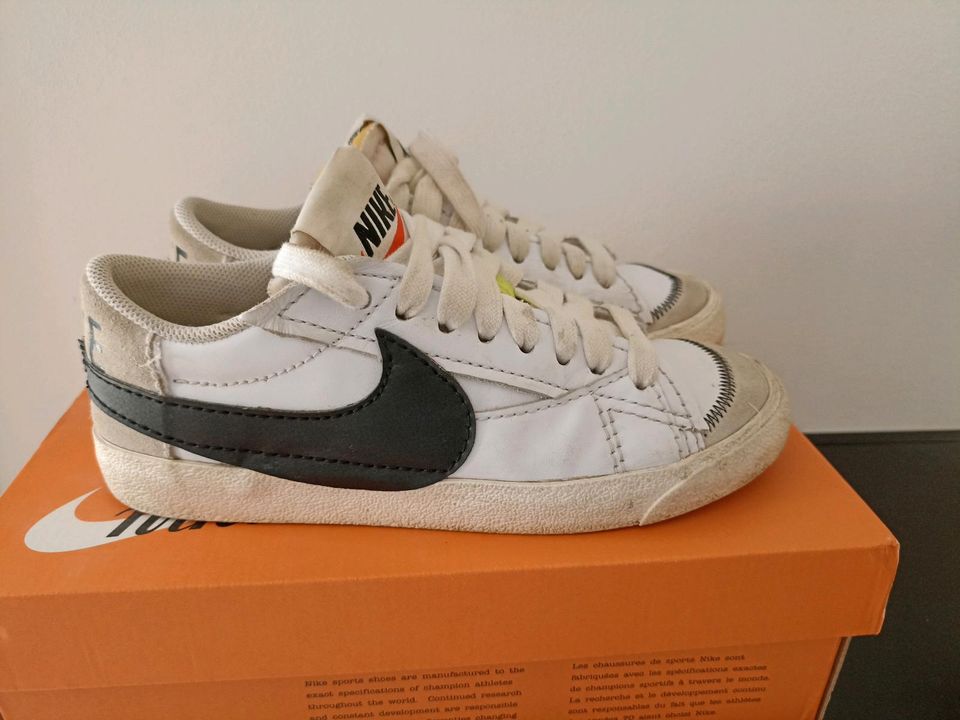 Nike Sneaker Blazer Low '77 Jumbo  Gr. 41  Schuhe in Oberaudorf