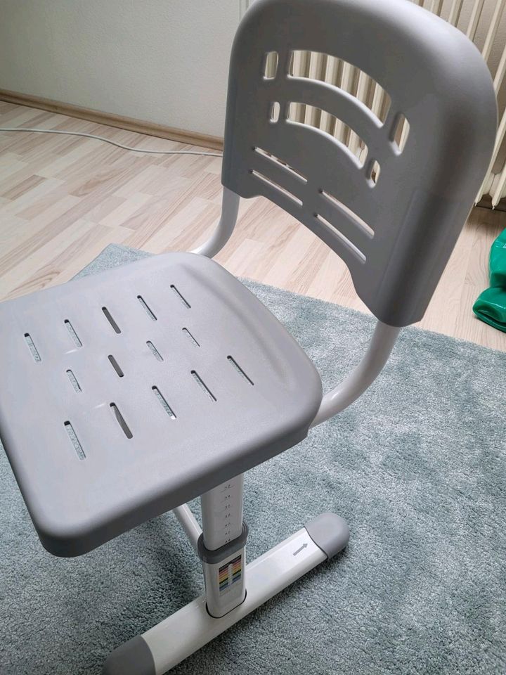 Höhenverstellbarer Stuhl in Bammental