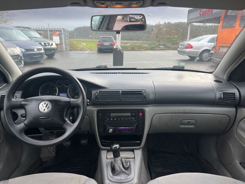 Volkswagen Passat 1.9D Lim. Comfortline *KLIMA,ZV,ALU* in Merzig
