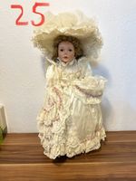 Sammlerpuppe "Puppe mit Blumenkleid und Hut" Saarland - Bexbach Vorschau