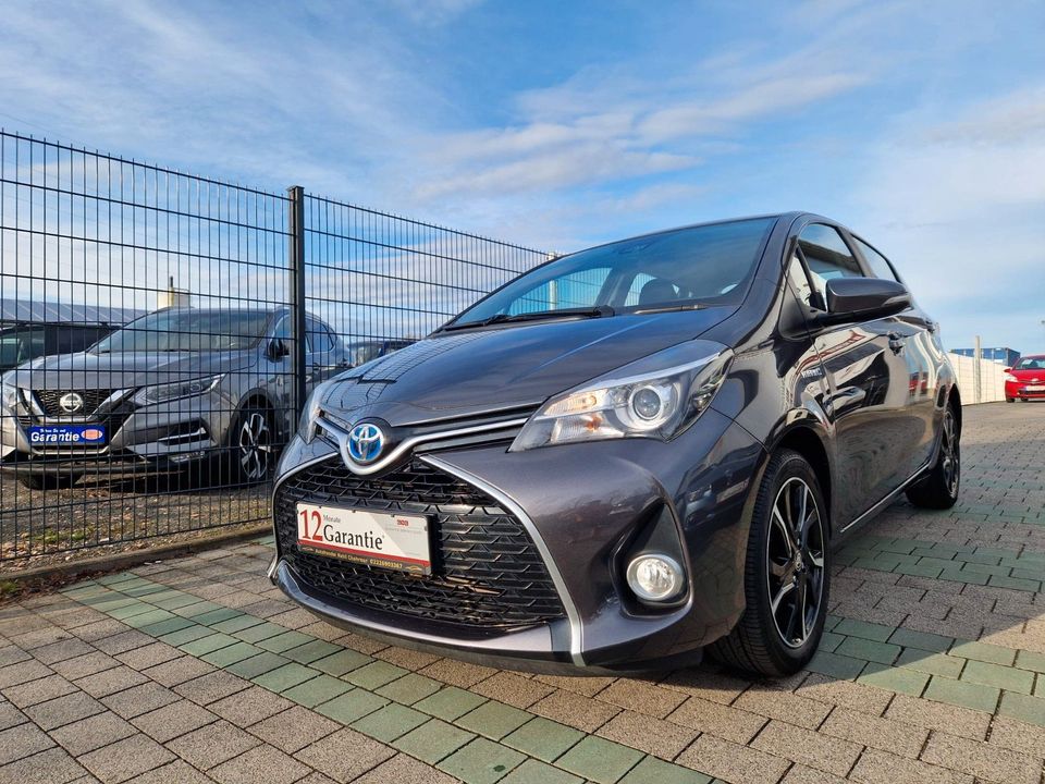 Toyota Yaris Lounge Hybrid Kamera Navi Spurhalte in Rheinbach