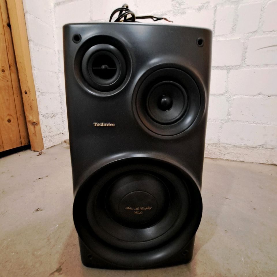 Technics 3-way Speakers Input 100W Music 50W Model SB-CH515A in Hamburg