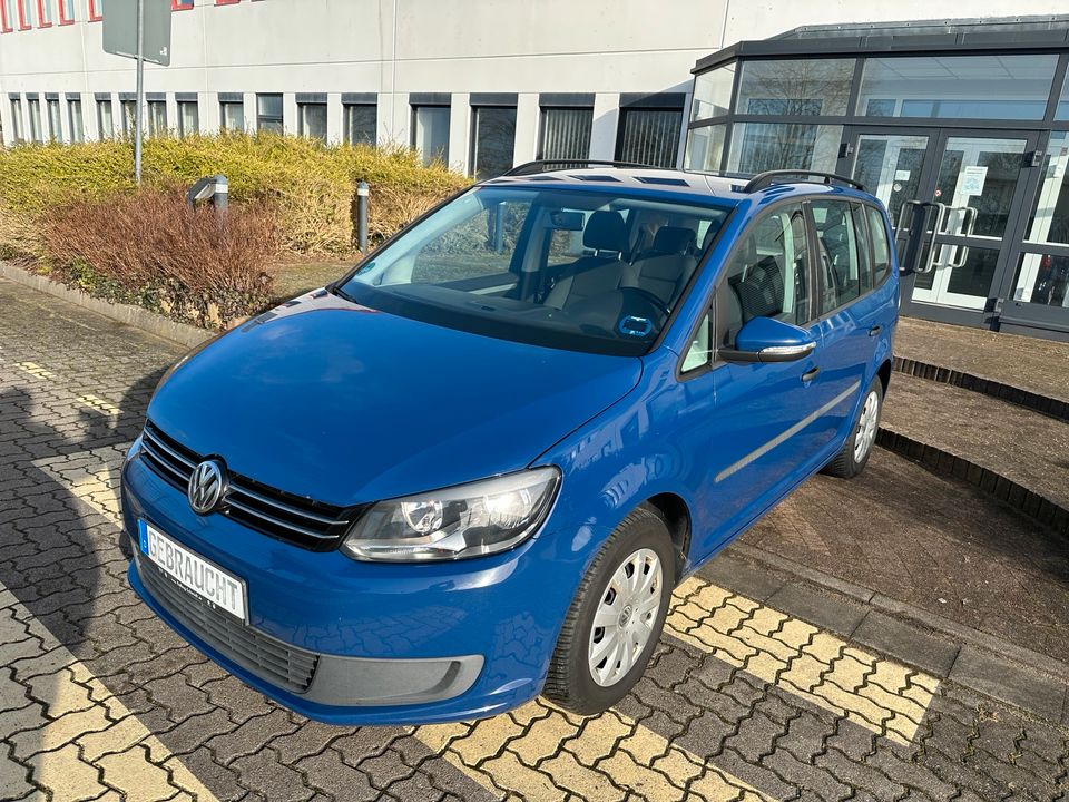 VW Touran 1.6 TDI Klimaautomatik ZV+Funk Navigation el.FH AHK in Ziesendorf