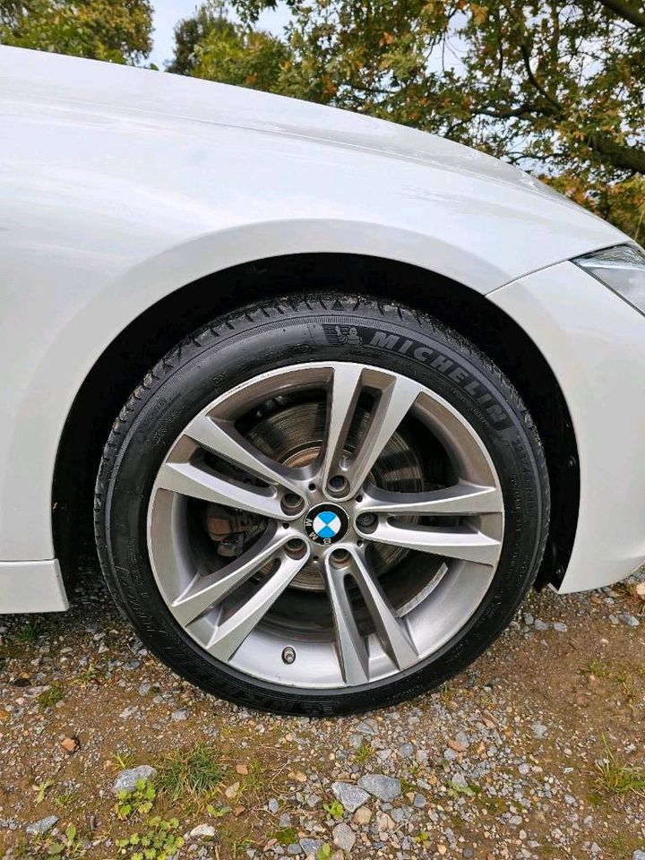 BMW 330i Touring, Sport Line, 2018, mineralweiß metallic in Neuss