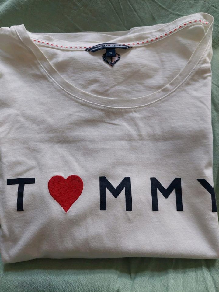 Tommy Hilfiger Damen T-shirt Gr. XL Shirt weiß TH Tommy Sommershi in Leipzig