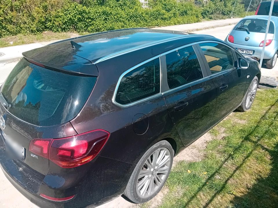 Opel Astra J Sport in Berlin