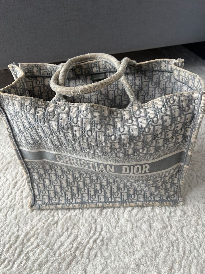 Dior Book Tote in München