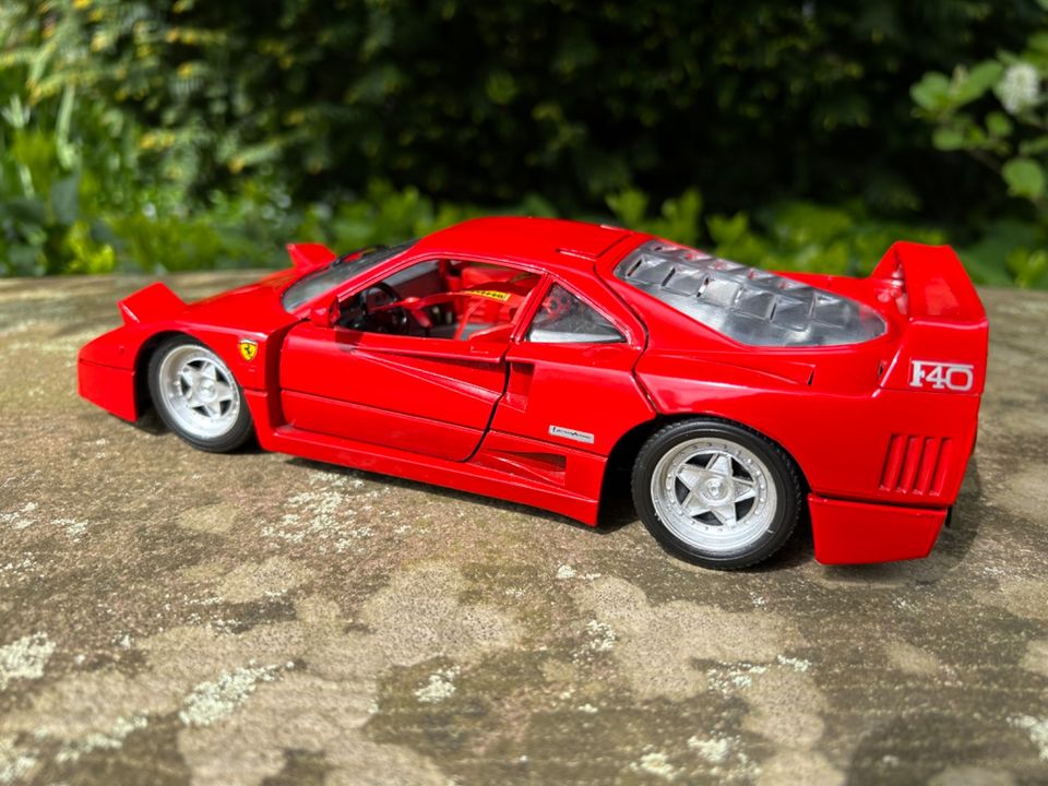 Modellauto Ferrari F40 1:18 in Gehrden