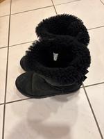 UGG schwarz Schleifen Größe 38 Hessen - Kassel Vorschau