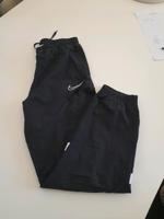 Nike dri-fit hose 158-170 schwarz Hessen - Hammersbach Vorschau