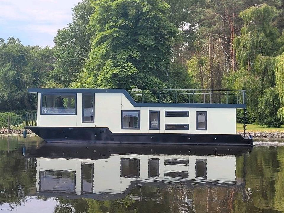 NEU: Hausboot mit Charteliegeplatz mitten in Berlin in Berlin