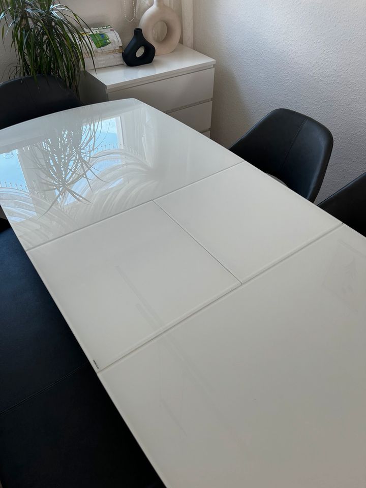 Tisch/ Esstisch /weiß aus Glas in Duisburg