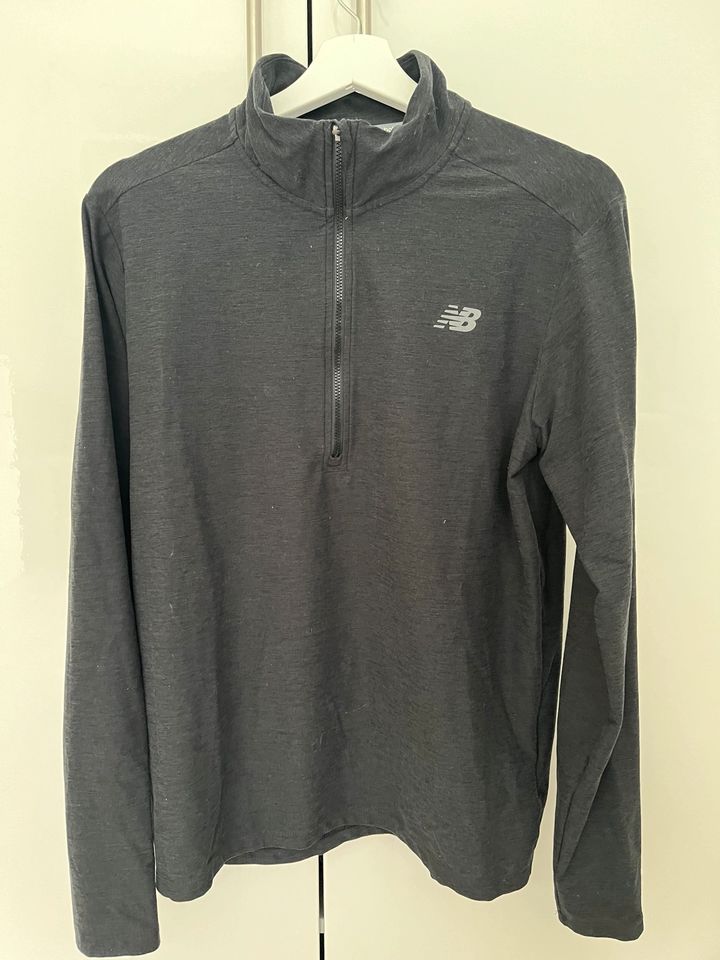 New Balance, Gr. M, Trainingshirt in Friedeburg