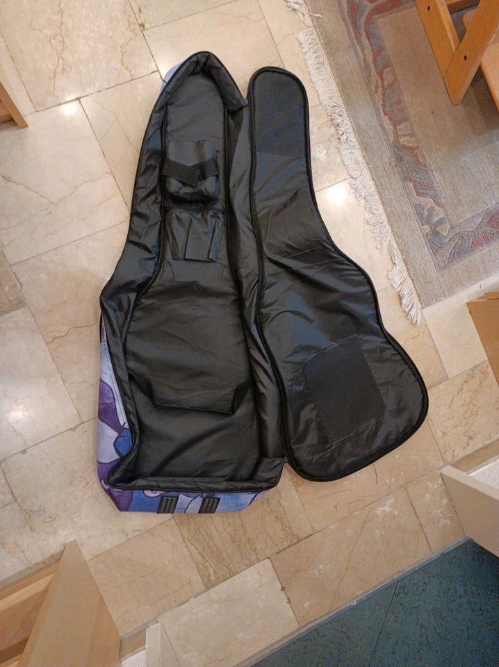 Gitarrentasche für eine Kindergitarre in Riedstadt