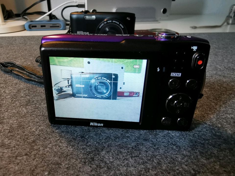 Nikon coolpix s3300 Digitalkamera violett lila in Langenhagen