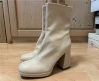 Stiefel/ Stiefeletten Bershka in Größe 37 NEU München - Bogenhausen Vorschau