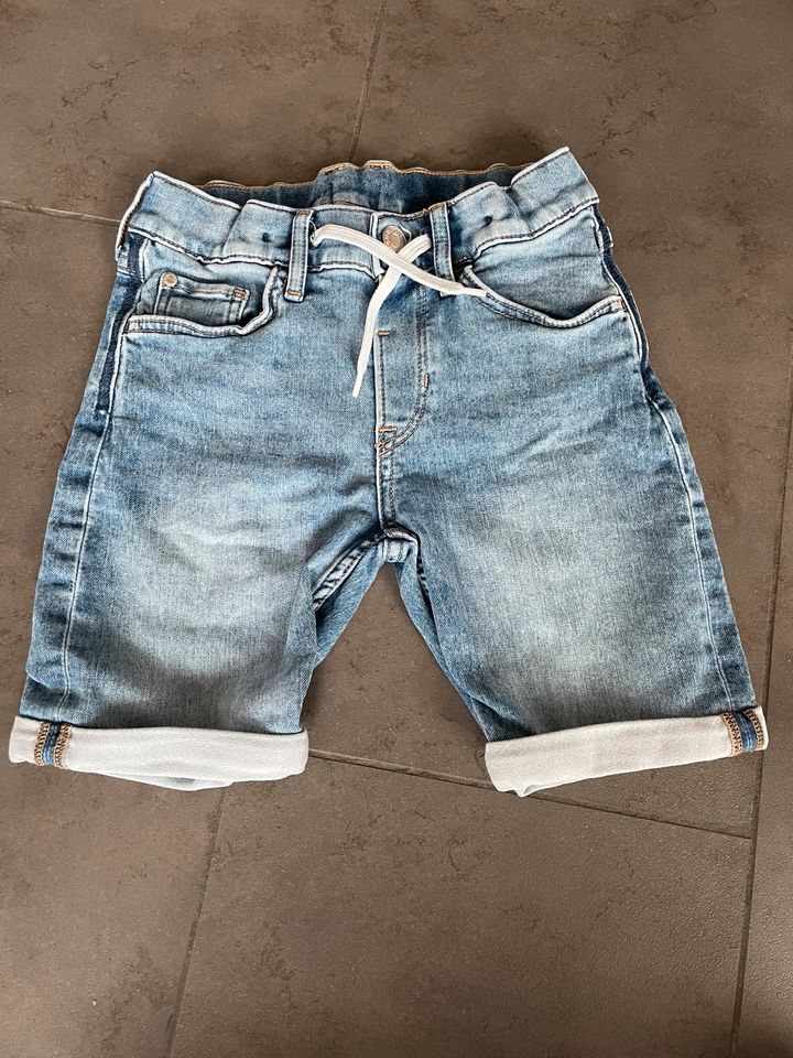 3 Shorts - kurze Hosen im Set - Gr. 140 in Hohberg